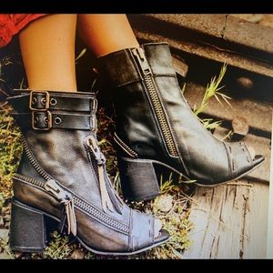 Freebird by Steven Zombi Sandals/bootie